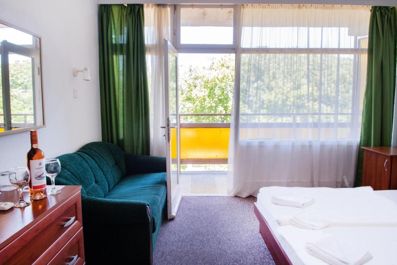 Ce Napfeny Hotel Siofok Ngoại thất bức ảnh