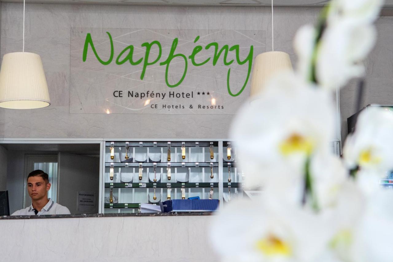 Ce Napfeny Hotel Siofok Ngoại thất bức ảnh