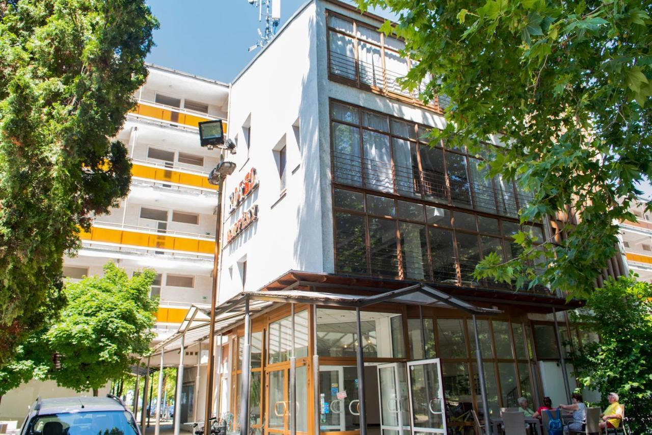 Ce Napfeny Hotel Siofok Ngoại thất bức ảnh