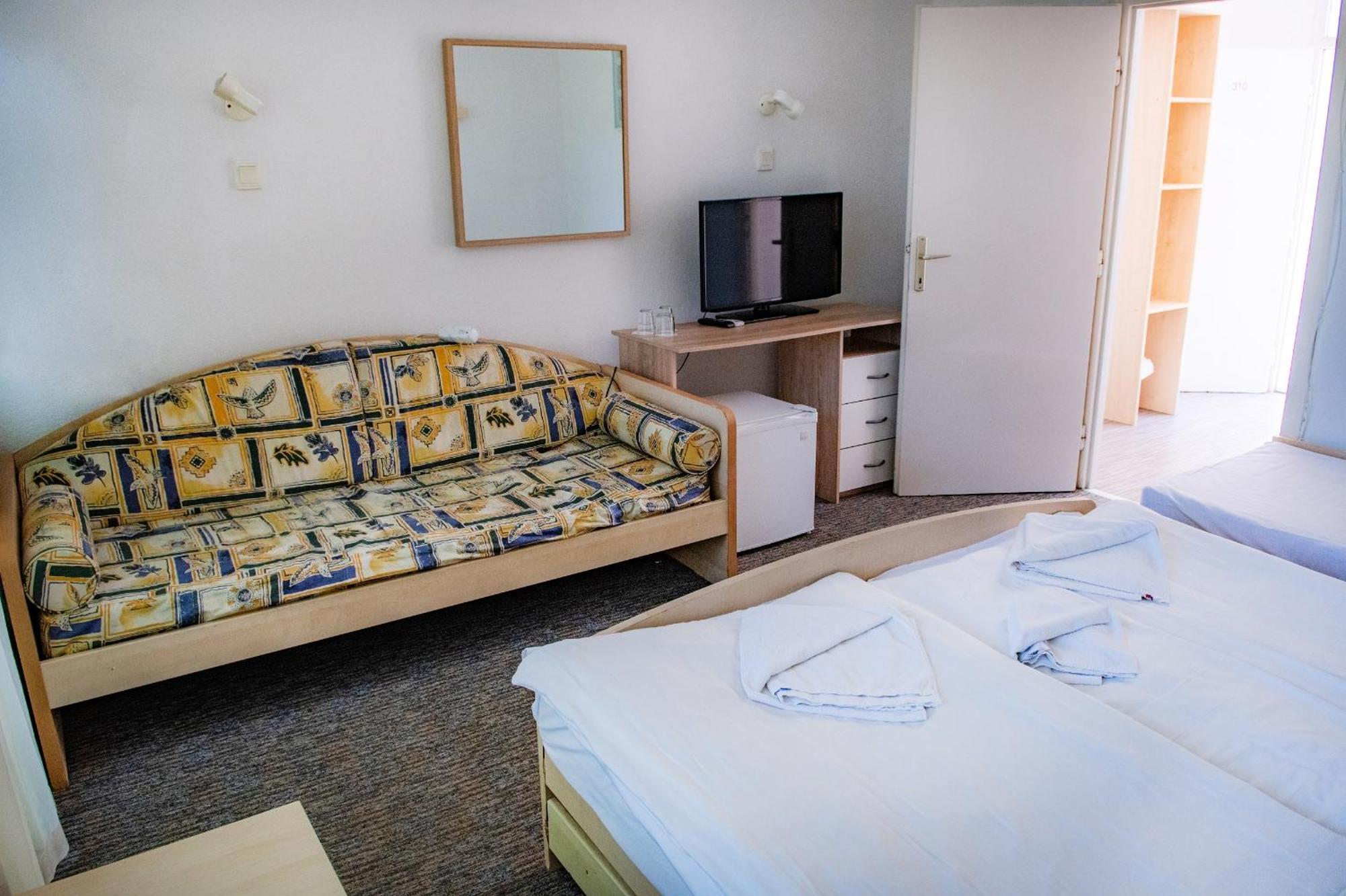 Ce Napfeny Hotel Siofok Ngoại thất bức ảnh