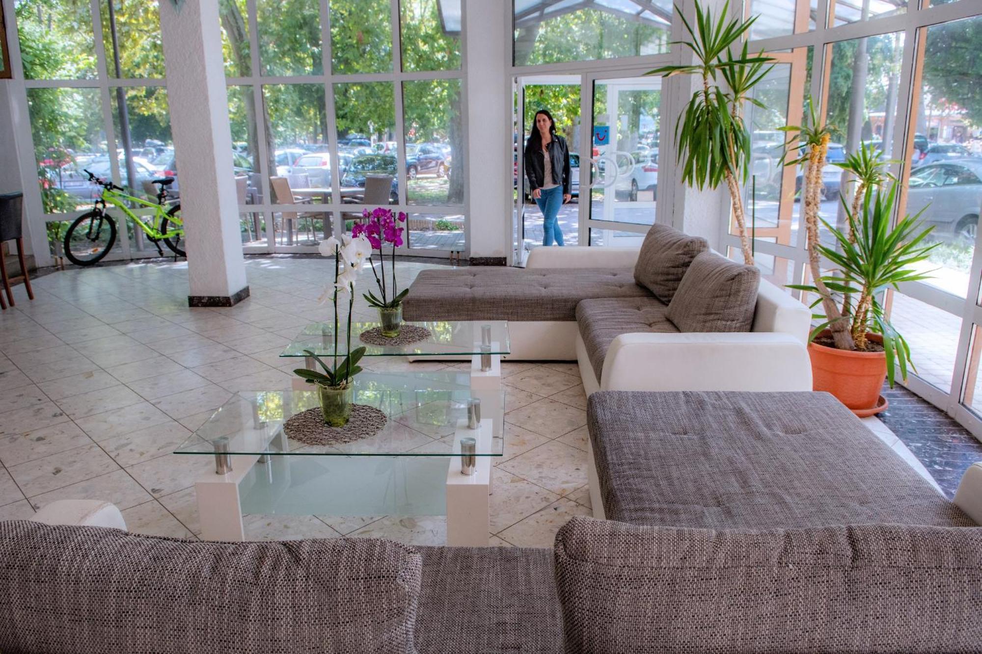 Ce Napfeny Hotel Siofok Ngoại thất bức ảnh