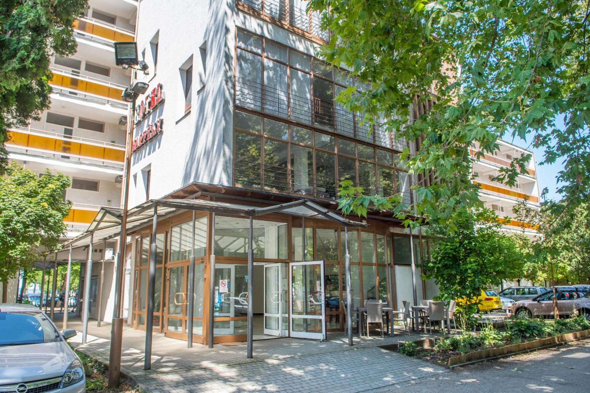 Ce Napfeny Hotel Siofok Ngoại thất bức ảnh