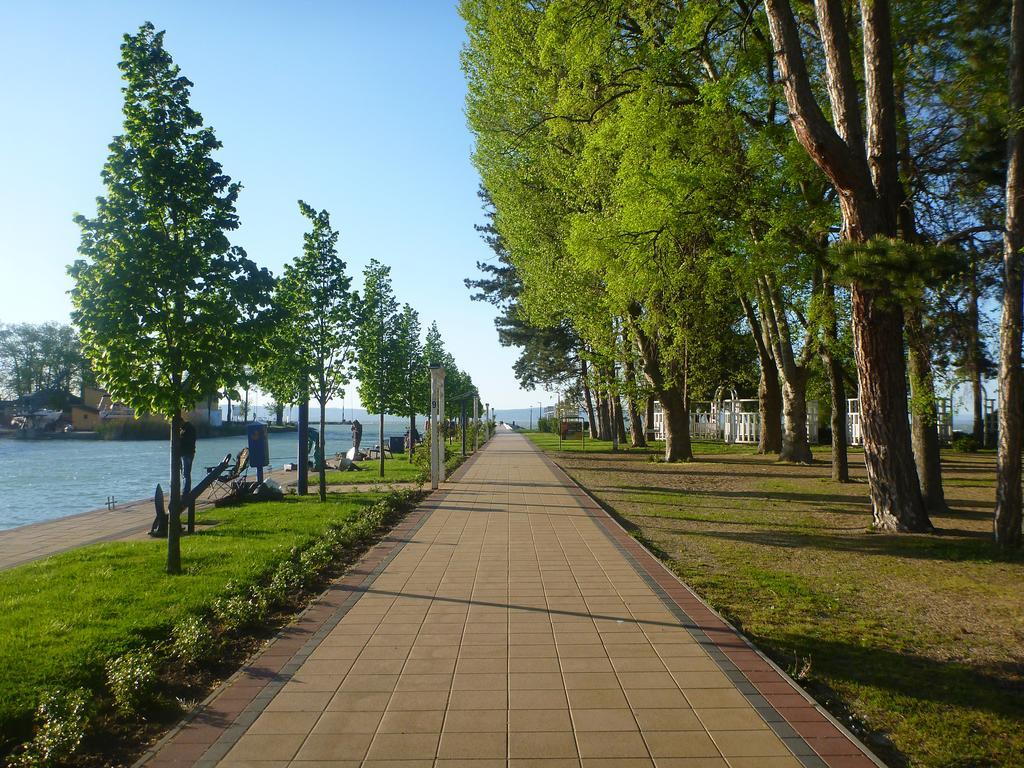 Ce Napfeny Hotel Siofok Ngoại thất bức ảnh