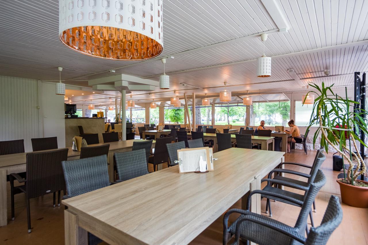 Ce Napfeny Hotel Siofok Ngoại thất bức ảnh