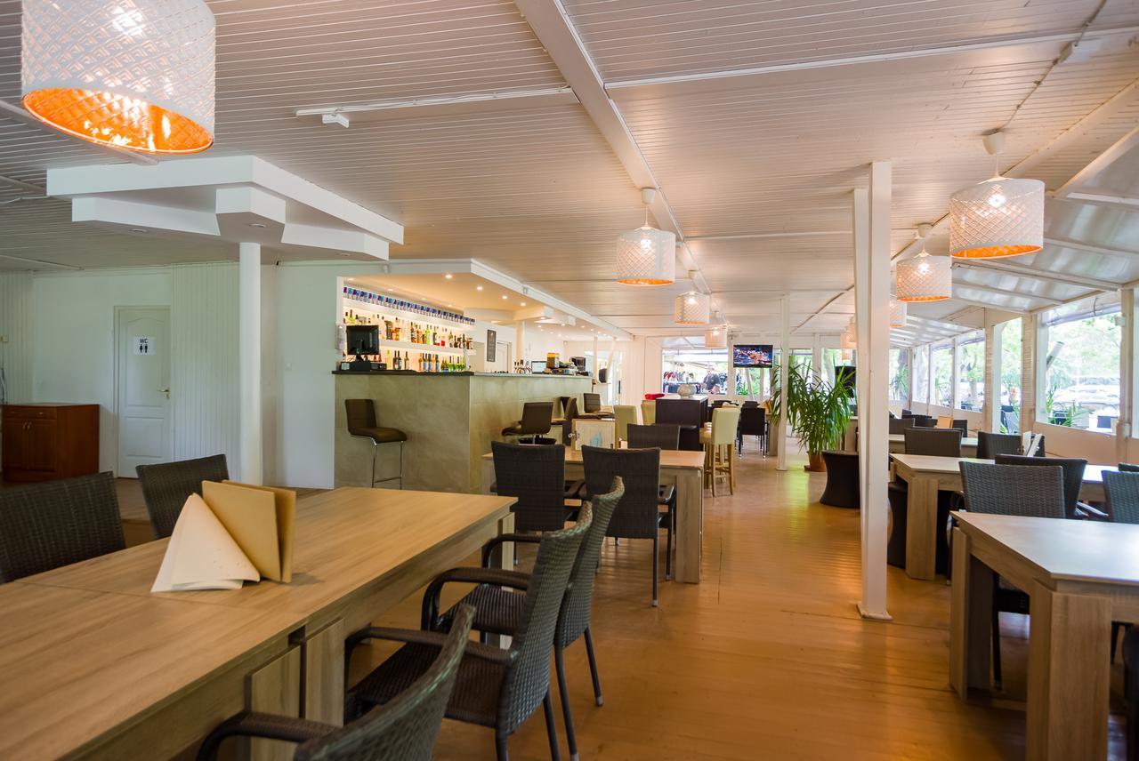 Ce Napfeny Hotel Siofok Ngoại thất bức ảnh