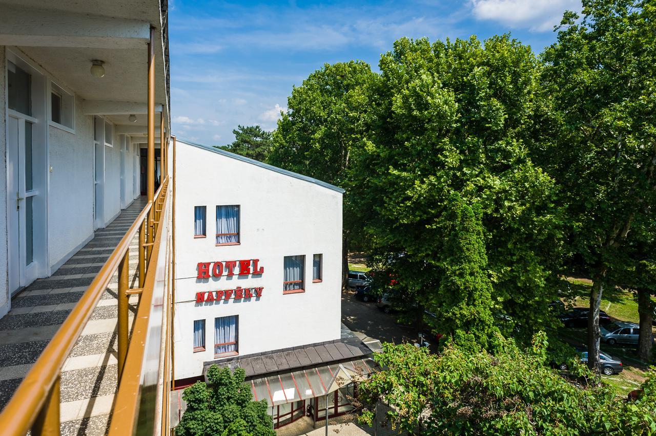 Ce Napfeny Hotel Siofok Ngoại thất bức ảnh